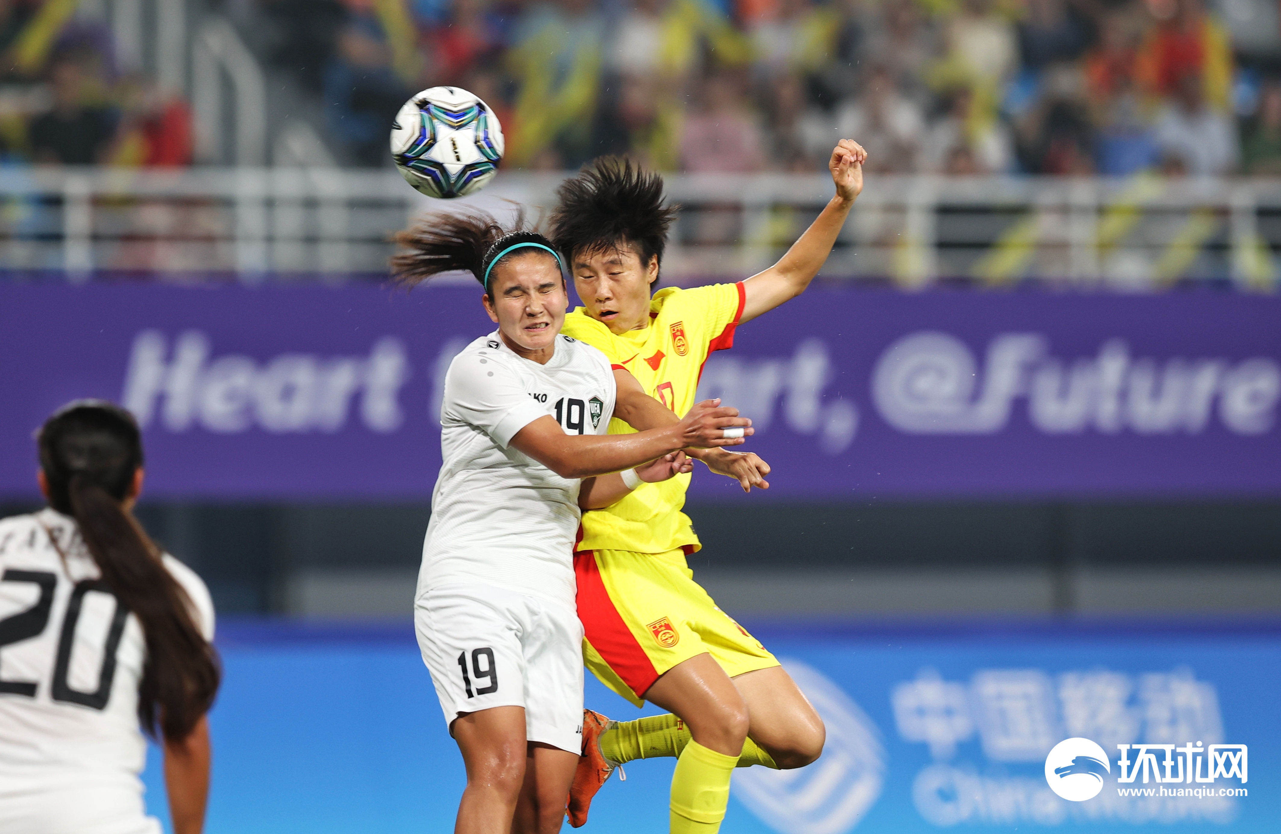 hth华体会官网-乌兹别克斯坦女足拼尽全力，赢得观众掌声